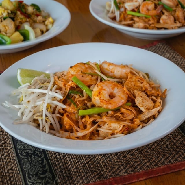 Pad Thai Seafoods.
